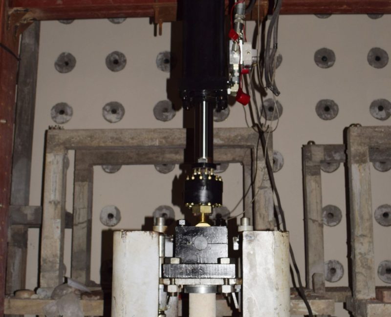 Fatigue Testing of Concrete Sylinder using Actuator